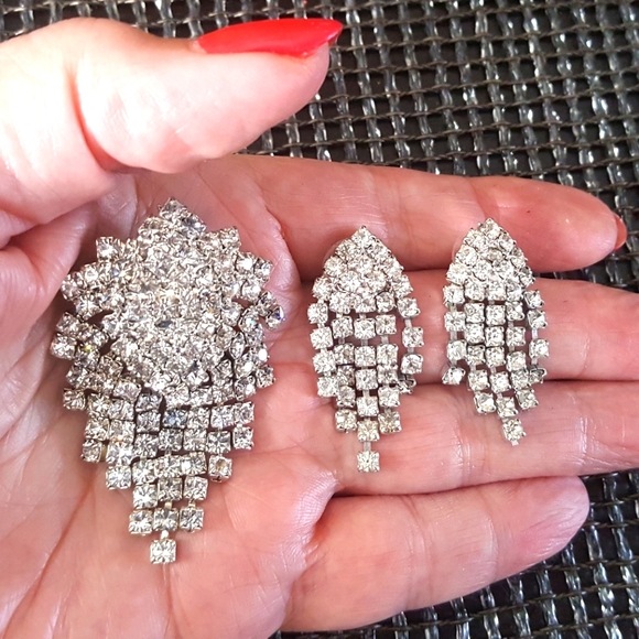 Vintage Austrian Crystals Brooch Earrings Set - Picture 2 of 3